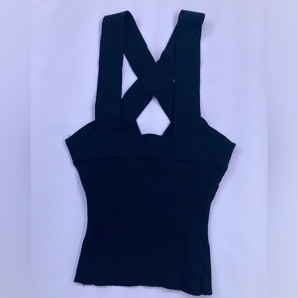 Jack & Jill Cropped Ribbed Black Key Hole Top - Picture 5 of 9